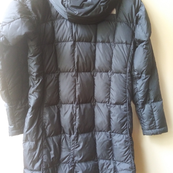 🌸North Face XS hooded 600 fill jacket black. - Picture 8 of 10